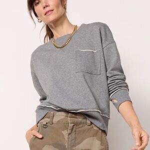 Evereve Charlotte Washed pocket crew neck sweatshirt in great size small